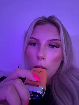 blondeeee online show from 06/24/26, 03:44