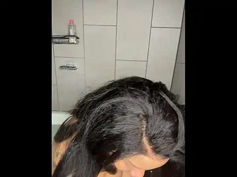 Snapshot of NeliaHexxen chatting on 12/20/25, 03:57 NeliaHexxen online show from 12/20/25, 03:57