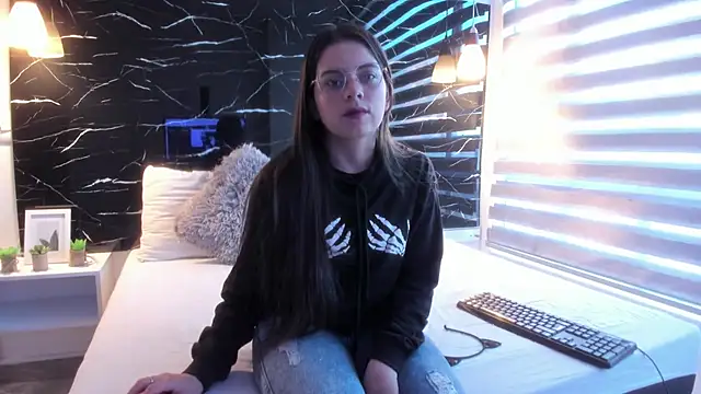 ZOE LE online show from 10/24/25, 11:39