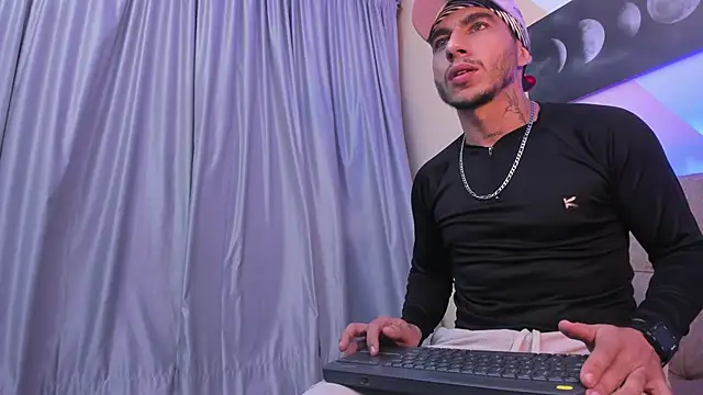 Taylor Lewiis online show from 10/02/25, 04:19