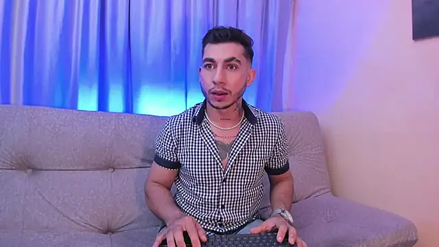 Taylor Lewiis online show from 10/03/25, 03:58