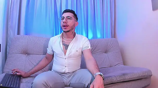 Taylor Lewiis online show from 10/04/25, 03:59