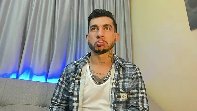 Taylor Lewiis online show from 10/16/25, 04:02