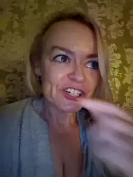 Snapshot of demidelightfulxx chatting on 09/28/25, 06:41 demidelightfulxx online show from 09/28/25, 06:41