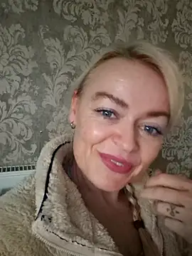 Snapshot of demidelightfulxx chatting on 10/14/25, 12:06 demidelightfulxx online show from 10/14/25, 12:06