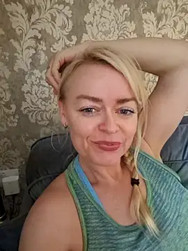 Snapshot of demidelightfulxx chatting on 10/23/25, 12:37 demidelightfulxx online show from 10/23/25, 12:37