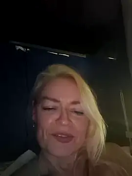 Snapshot of demidelightfulxx chatting on 10/27/25, 08:13 demidelightfulxx online show from 10/27/25, 08:13