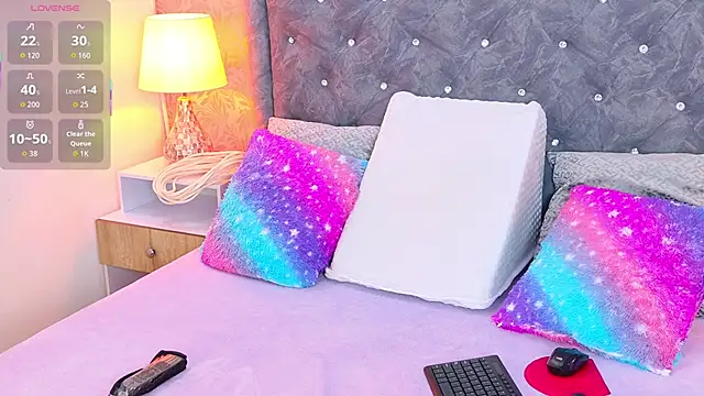 LiaTeylor online show from 10/22/25, 07:13