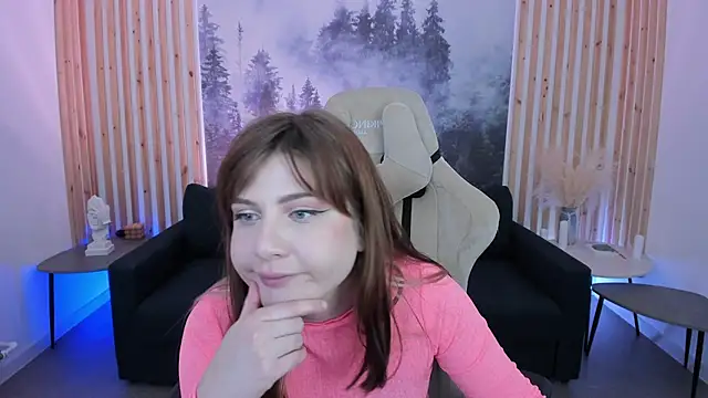 Snapshot of FameyBlum chatting on 10/14/25, 08:48 FameyBlum online show from 10/14/25, 08:48