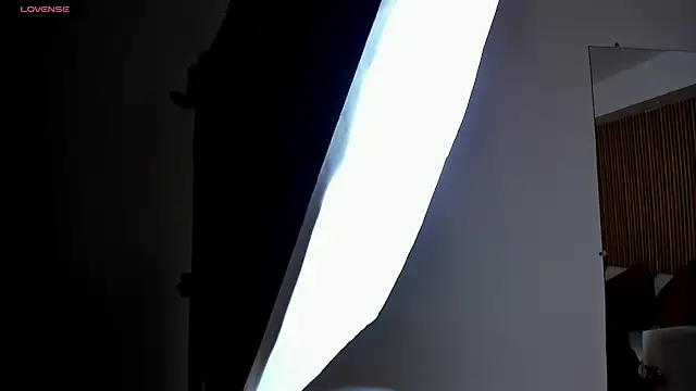 Caroline Millerr online show from 11/29/25, 11:35