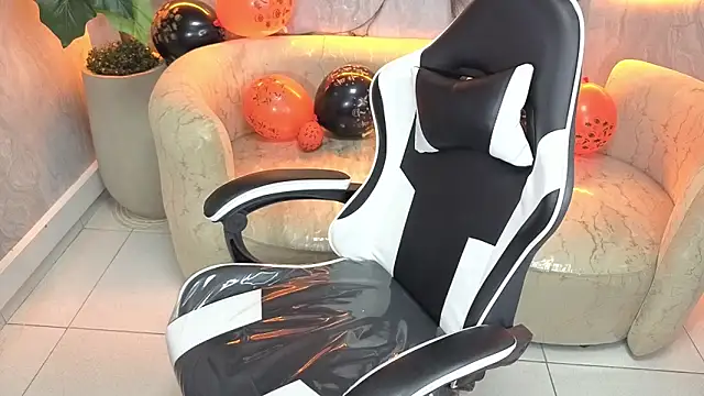 Snapshot of nathaly_tp chatting on 10/31/25, 01:01 nathaly tp online show from 10/31/25, 01:01