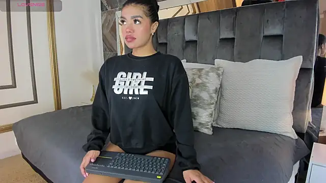 NaylaGrey online show from 01/06/26, 11:36