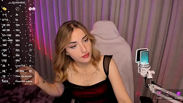 Snapshot of AmyVilvet_ chatting on 02/14/26, 11:12 AmyVilvet online show from 02/14/26, 11:12