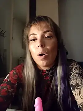 Snapshot of Conny_Shellie chatting on 10/21/25, 07:36 Conny Shellie online show from 10/21/25, 07:36