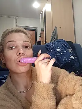 Snapshot of Conny_Shellie chatting on 11/24/25, 12:10 Conny Shellie online show from 11/24/25, 12:10