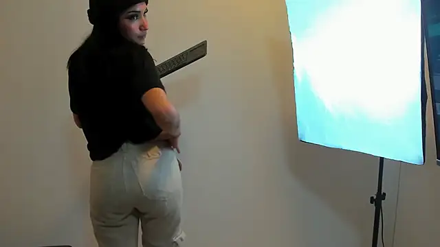 Daphne Nicolle online show from 10/15/25, 07:36