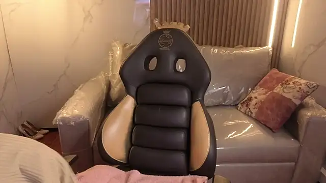 Snapshot of _ceeleste_cute_ chatting on 01/14/26, 07:30 ceeleste cute online show from 01/14/26, 07:30