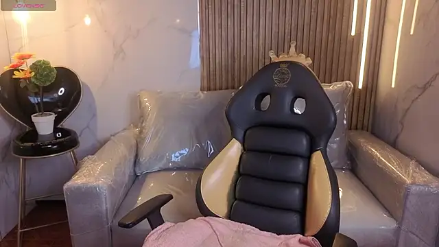 Snapshot of _ceeleste_cute_ chatting on 03/12/26, 07:42 ceeleste cute online show from 03/12/26, 07:42