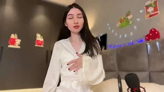 Snapshot of AnaMoonlight chatting on 12/14/25, 04:18 AnaMoonlight online show from 12/14/25, 04:18