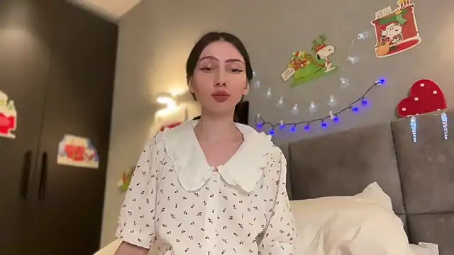 Snapshot of AnaMoonlight chatting on 12/16/25, 01:38 AnaMoonlight online show from 12/16/25, 01:38