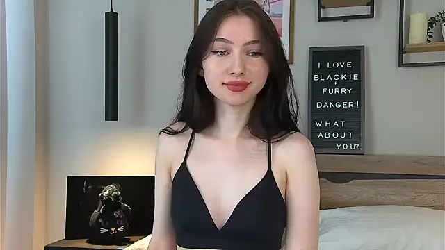 Snapshot of AnaMoonlight chatting on 06/08/26, 11:10 AnaMoonlight online show from 06/08/26, 11:10