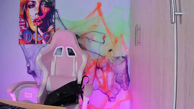 Athenea  fox online show from 10/28/25, 11:47