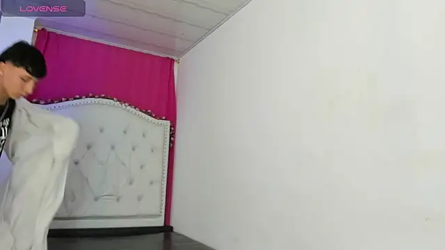 XaanderGrey online show from 11/17/25, 07:08