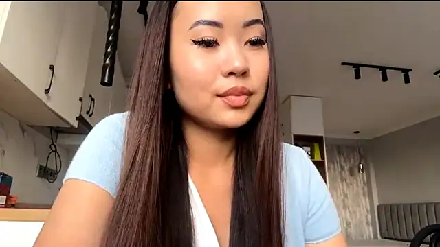 Ur neighbor Kira online show from 10/13/25, 11:10