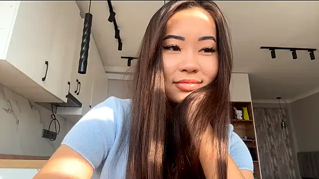 Ur neighbor Kira online show from 10/24/25, 09:17