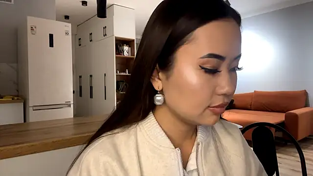 Ur neighbor Kira online show from 11/02/25, 12:29