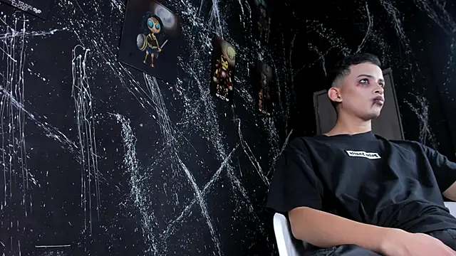 Snapshot of JuanSixx chatting on 10/29/25, 08:43 JuanSixx online show from 10/29/25, 08:43