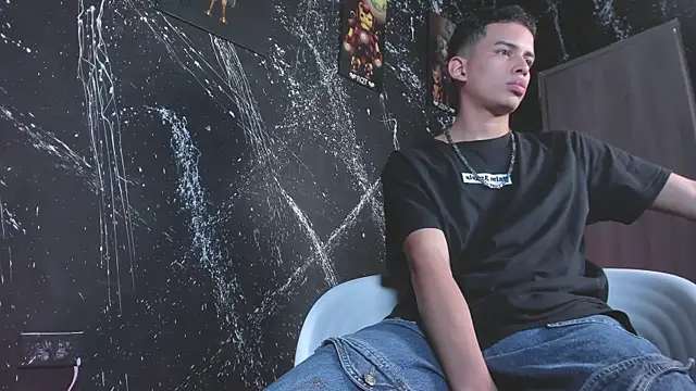 Snapshot of JuanSixx chatting on 11/06/25, 08:32 JuanSixx online show from 11/06/25, 08:32