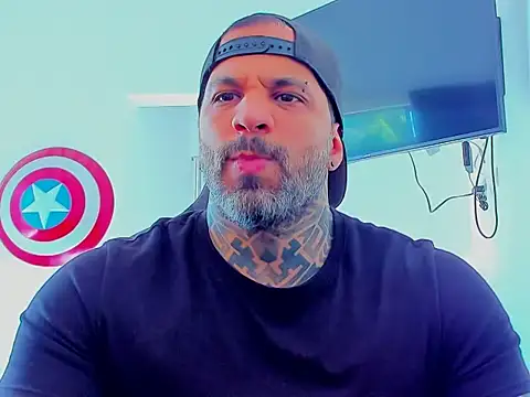 Snapshot of JoshRigby chatting on 10/31/25, 07:48 JoshRigby online show from 10/31/25, 07:48