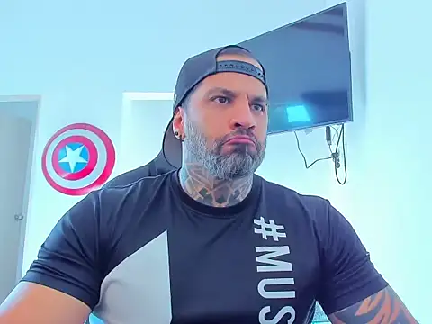 Snapshot of JoshRigby chatting on 11/08/25, 08:07 JoshRigby online show from 11/08/25, 08:07