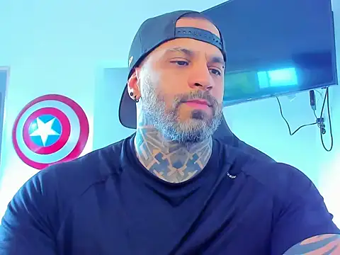 Snapshot of JoshRigby chatting on 11/17/25, 07:52 JoshRigby online show from 11/17/25, 07:52