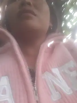 Snapshot of bree-zz chatting on 11/05/25, 11:27 bree-zz online show from 11/05/25, 11:27