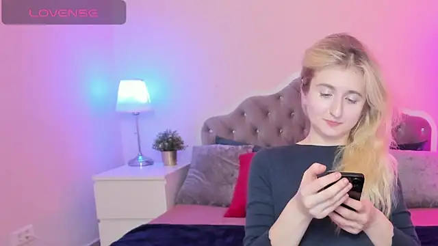 CamillaDreamer online show from 11/27/25, 04:42