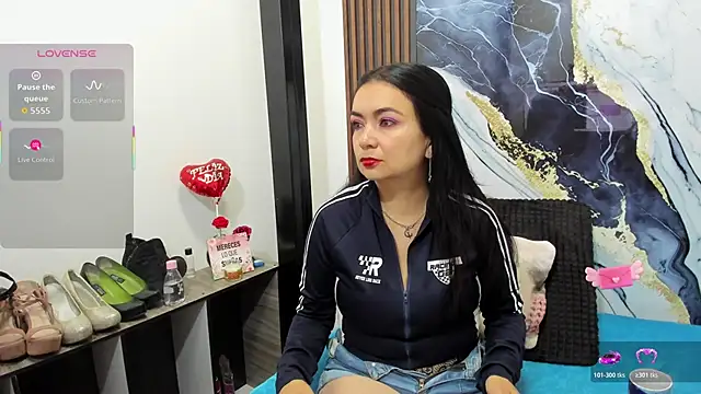 angelinee39 online show from 11/16/25, 09:15