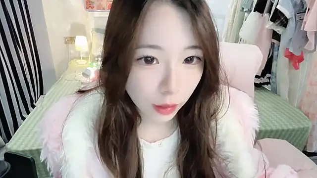 Snapshot of Gardenia-222 chatting on 02/25/26, 12:04 Gardenia-222 online show from 02/25/26, 12:04