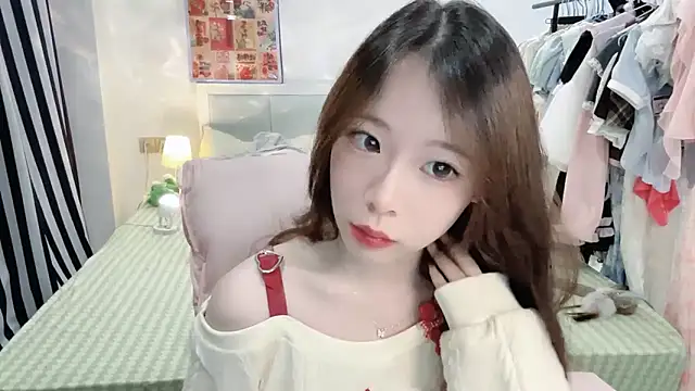 Snapshot of Gardenia-222 chatting on 03/28/26, 12:49 Gardenia-222 online show from 03/28/26, 12:49