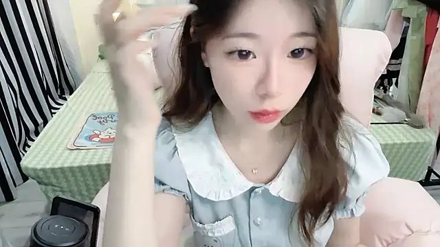 Snapshot of Gardenia-222 chatting on 05/07/26, 04:01 Gardenia-222 online show from 05/07/26, 04:01