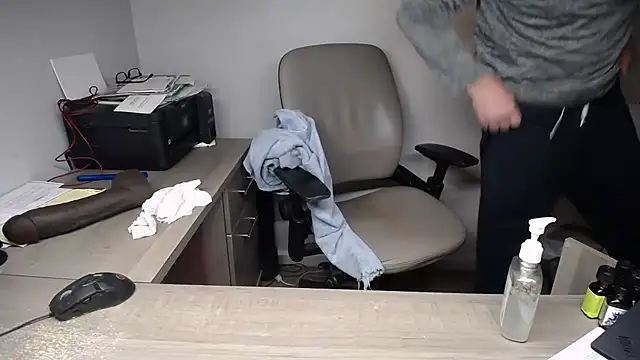 Snapshot of sackstor chatting on 12/05/24, 08:11 sackstor online show from 12/05/24, 08:11