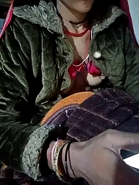 Snapshot of Lona2525 chatting on 12/18/25, 06:36 Lona2525 online show from 12/18/25, 06:36