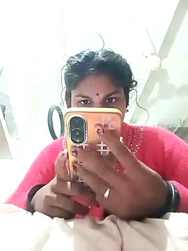 Snapshot of SHMA-77 chatting on 11/15/25, 11:54 SHMA-77 online show from 11/15/25, 11:54