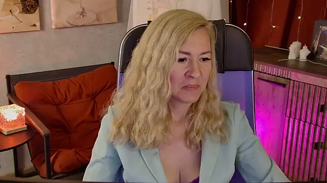 DonnaSmitth online show from 06/15/26, 07:49
