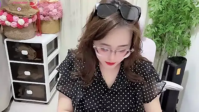 Snapshot of NEWONETO chatting on 06/19/26, 01:59 NEWONETO online show from 06/19/26, 01:59