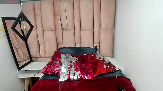 Issa Milf   online show from 04/28/26, 01:27