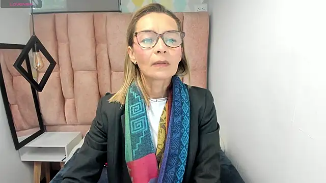 Issa Milf   online show from 05/02/26, 02:22
