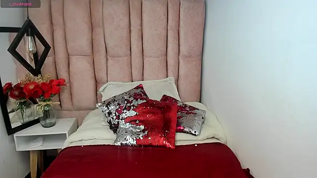 Issa Milf   online show from 06/15/26, 01:57