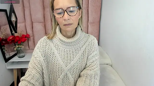 Issa Milf   online show from 06/20/26, 01:47